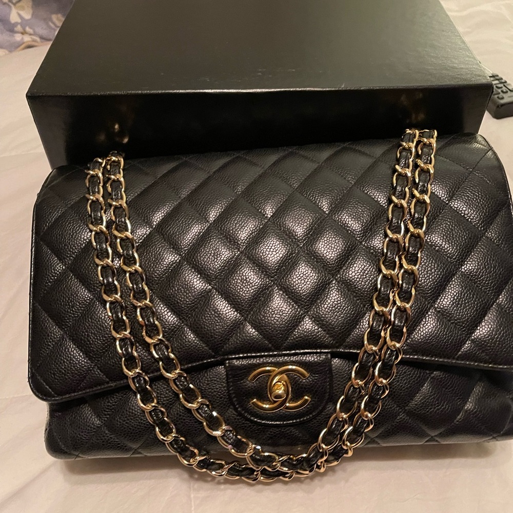 Authentic Chanel maxi - Picture 2 of 6